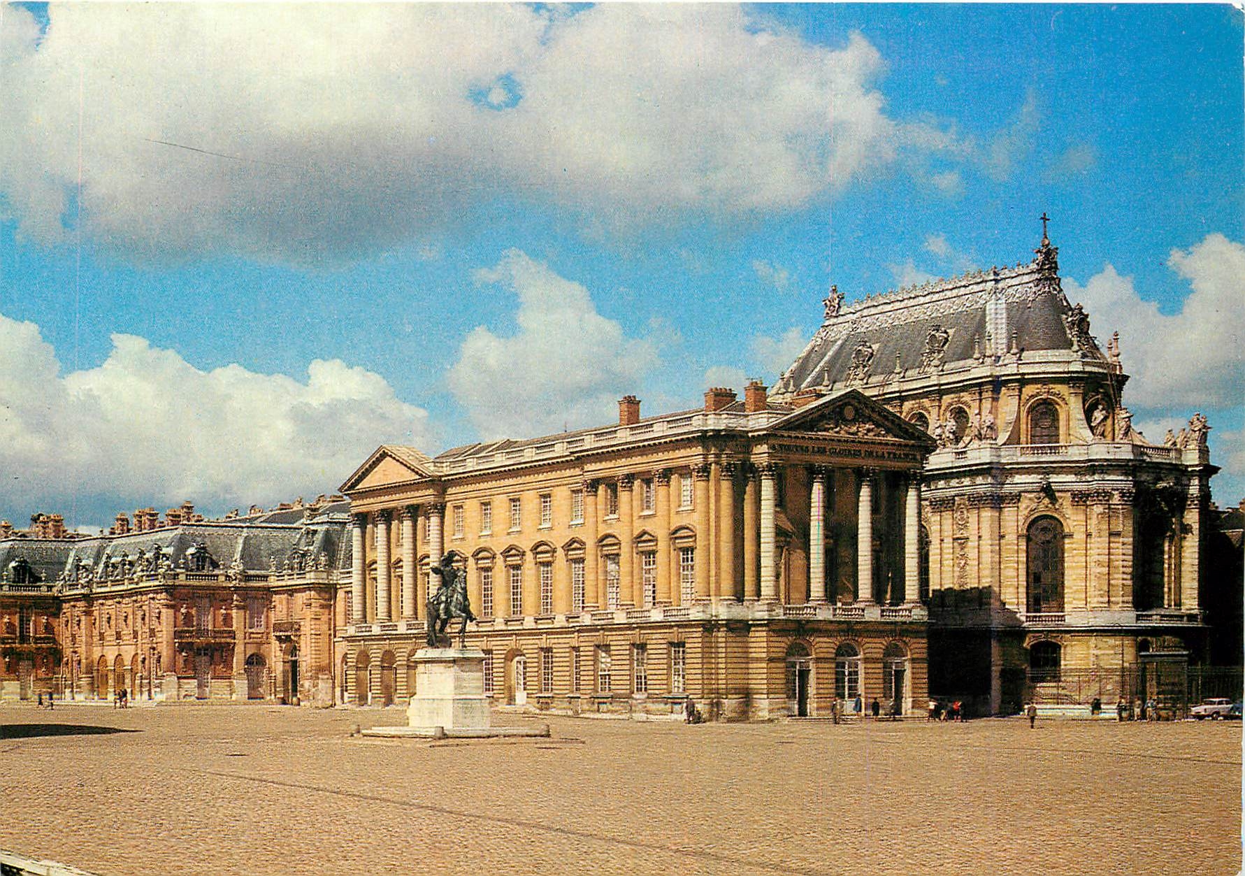 CPM Versailles Le chateau la chapelle et l'Aile Louis XV