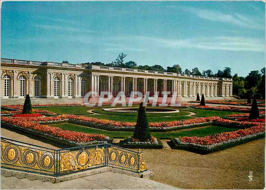 CPM Le Grand Trianon Facade sur le Parc