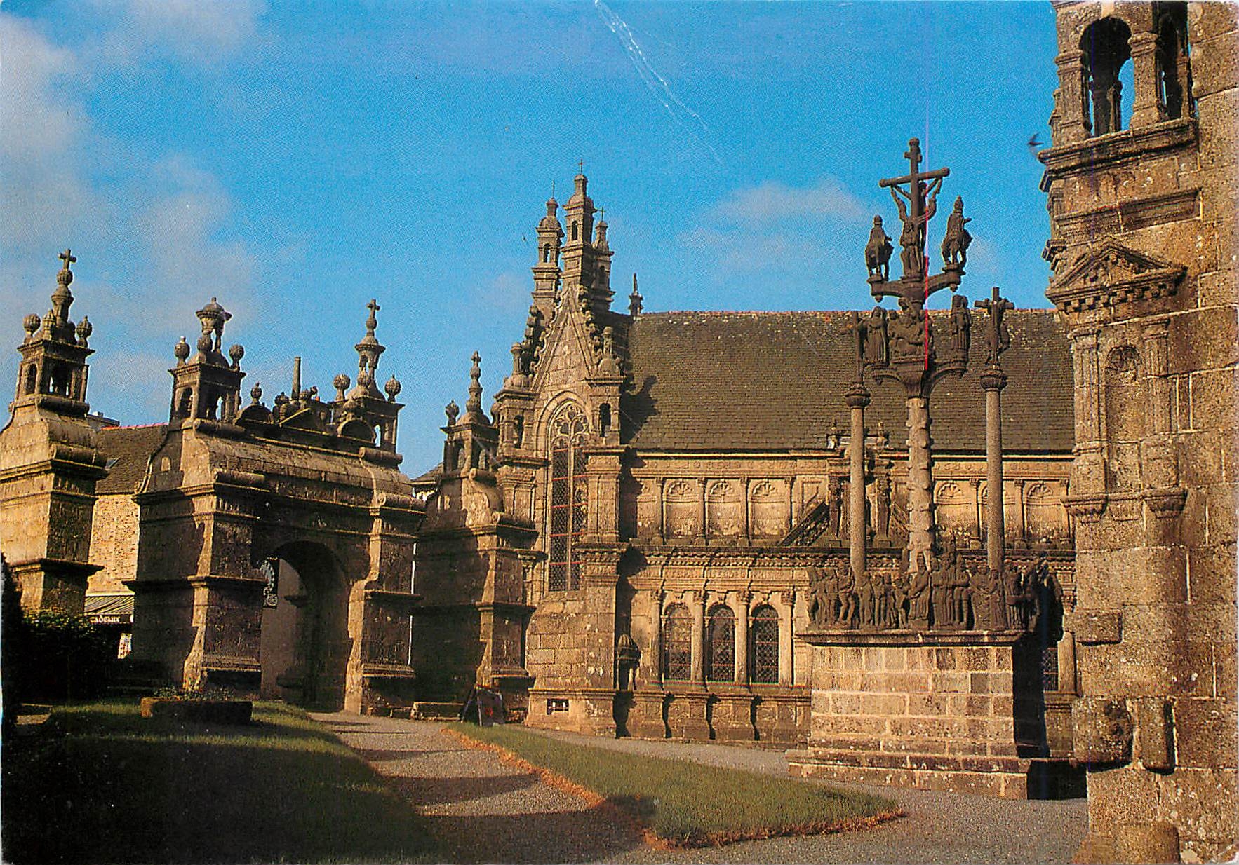 Saint-Thégonnec — Vue générale du placître, la porte triomphale, l'ossuaire et le calvaire de 1610 — Éditions Jos. Le Doare