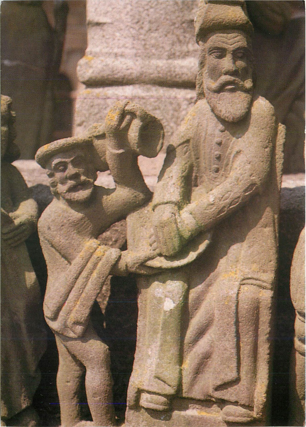 CPM Saint Thegonnec (Nord Finistere) Le calvaire de 1610 Pilate se levant les mains
