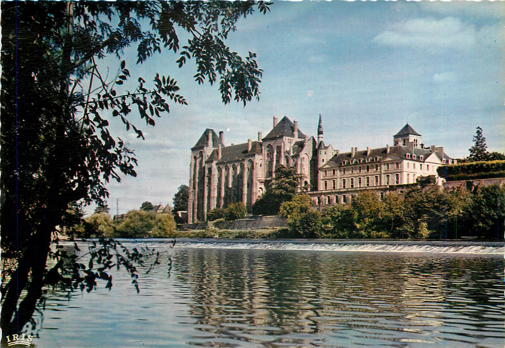 CPM Solesmes (Sarthe) A L'Abbaye Saint Pierre