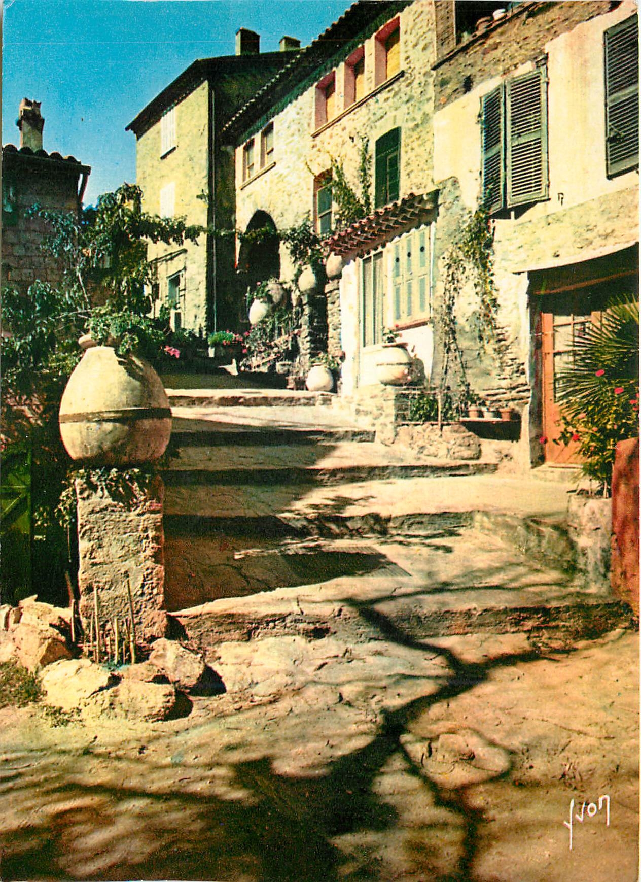 CPM Bormes les Mimosas (Var) Rue pittoresque dans le vieux Bormes