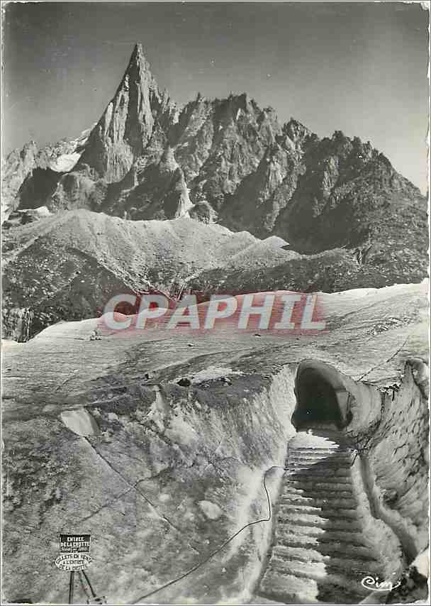 CPM Chamonix (Hte Sav) Mer de Glace (alt 1913 m) Entree de la grotte de glace et le Dru (alt 3754 m)