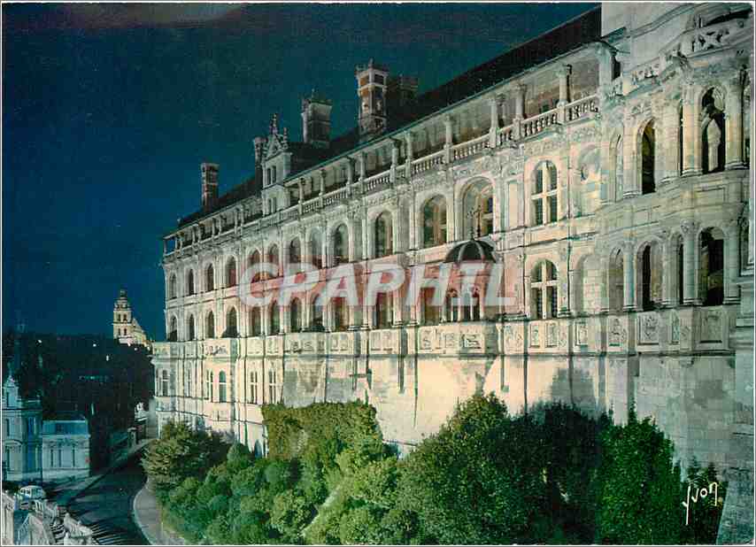 CPM Val de Loire Le chateau de Blois illumine (Loir et Cher)