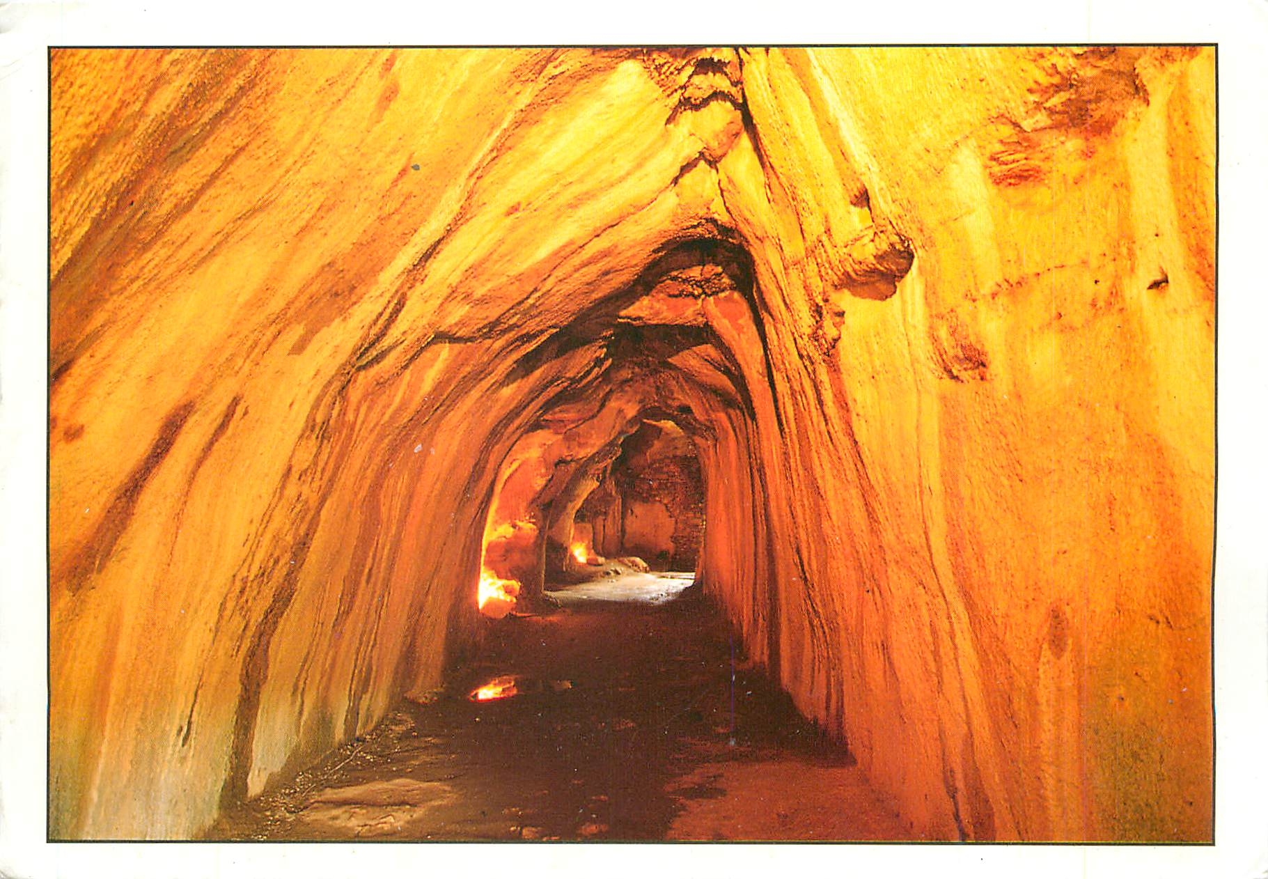 CPM Chateau de Bonaguil (Lot et Garonne) La grotte sous l'eperon focheux