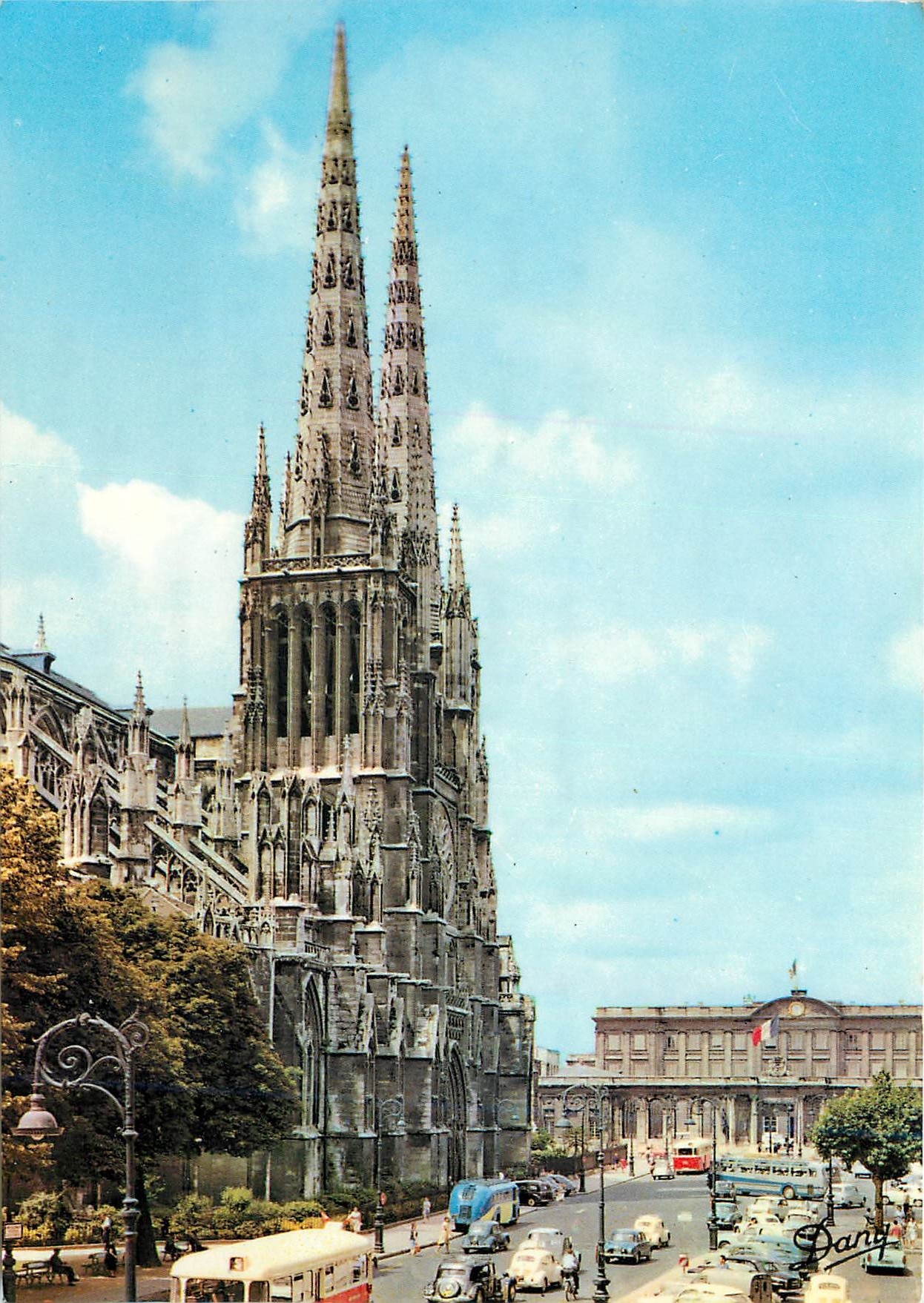 CPM Bordeaux La Cathedrale SaintAndre et l'Hotel de Ville (Palais Rohan)