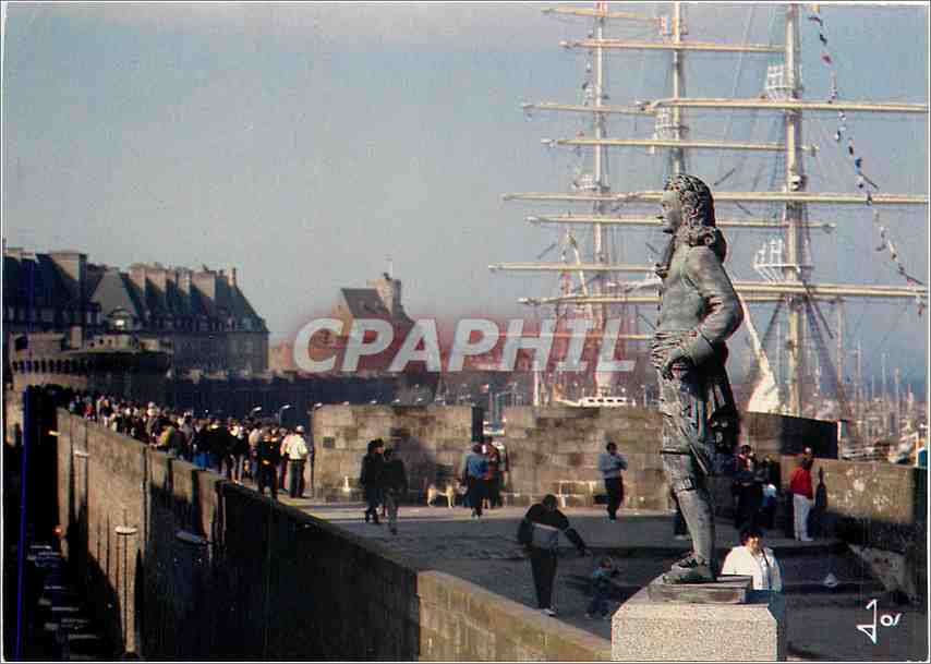 CPM La Bretagne en couleurs Saint Malo (Illes et Vilaine) Promenade sur les remaprts au pieds de la 