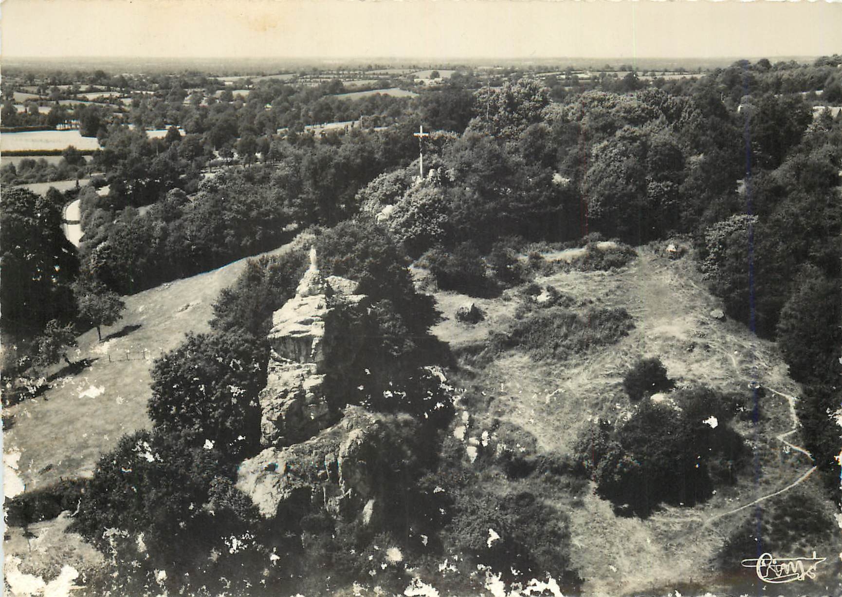CPM Chailland (Mayenne) La Vierge et la Calvaire