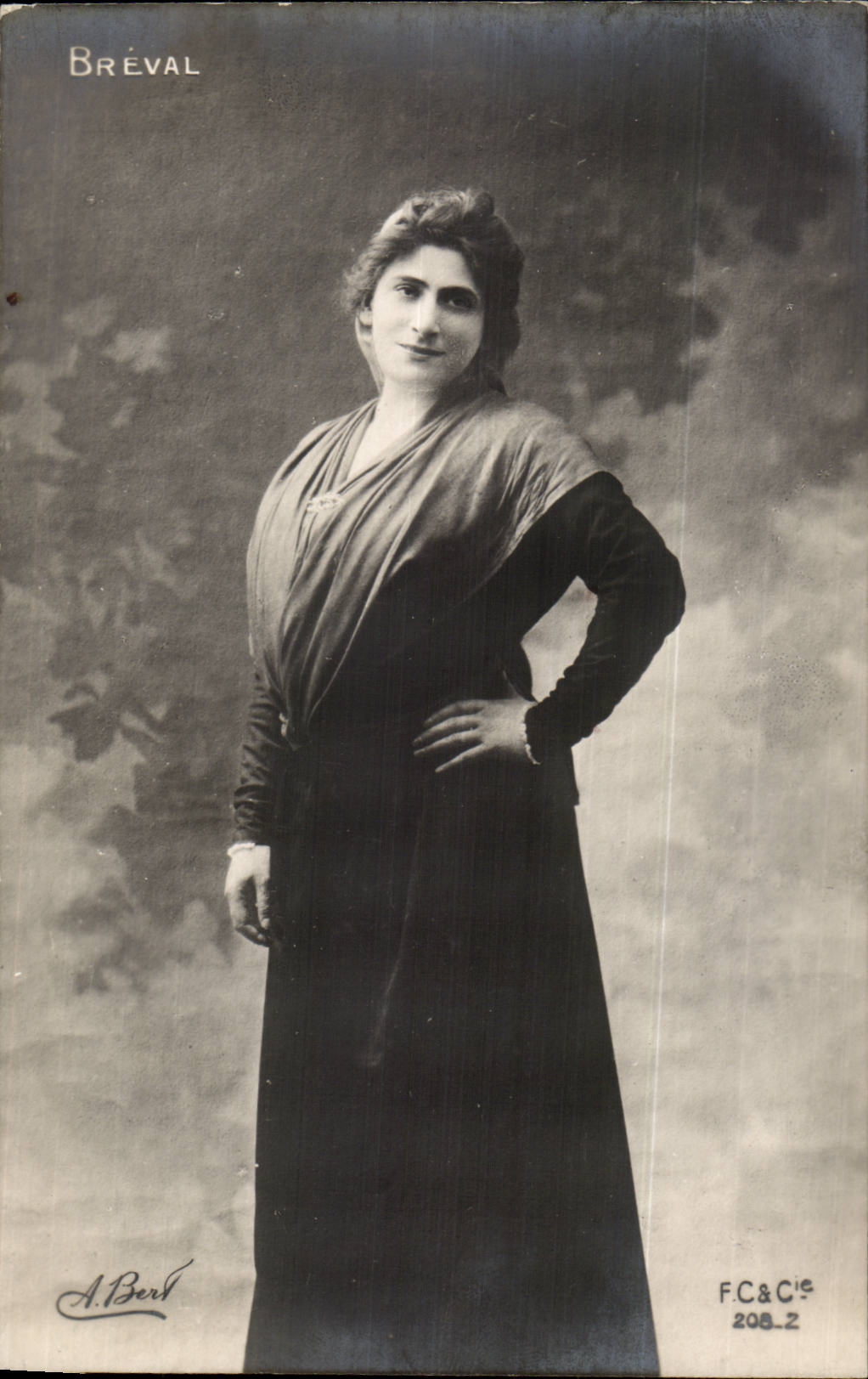 Portrait de femme — studio — A. Berl, F.C.&Cie, n° 208_2