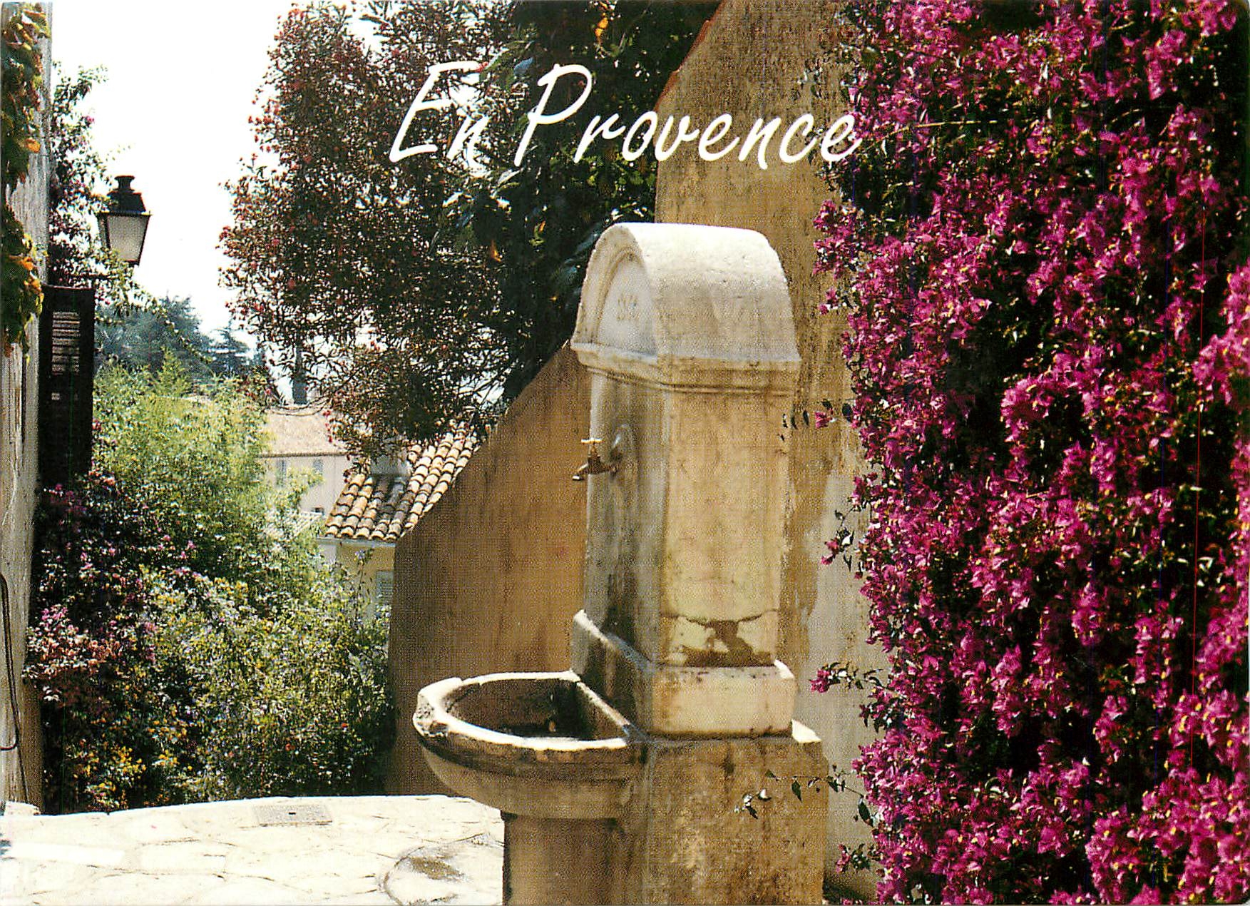 CPM Une fontaine typique d'Un village en Provence 