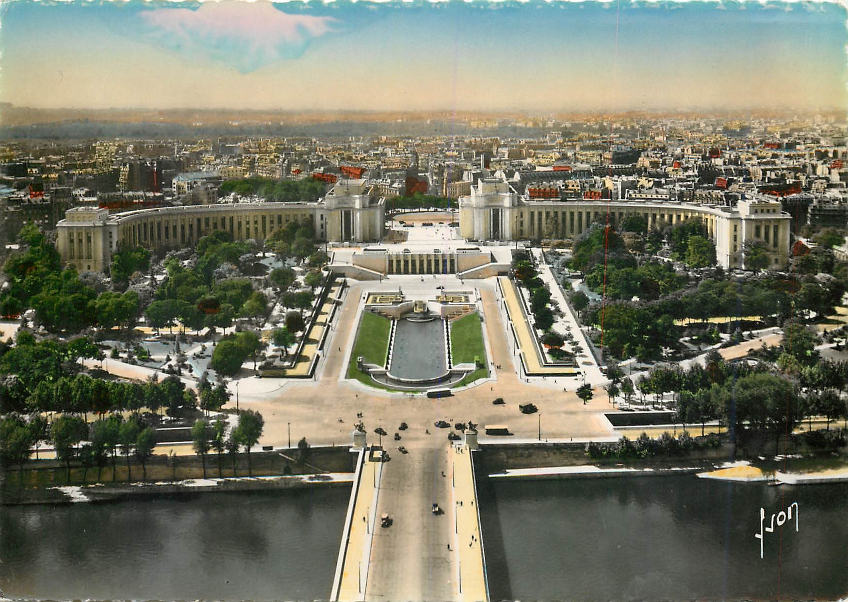 CPM Paris Le Palais de Chaillot 