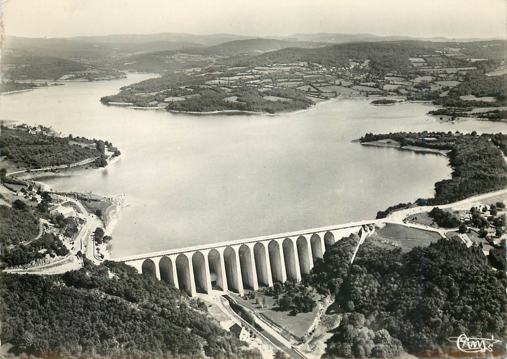 Barrage de PANNESIÈRE (Nièvre) — Vue générale sur la Digue — éditeur CUM