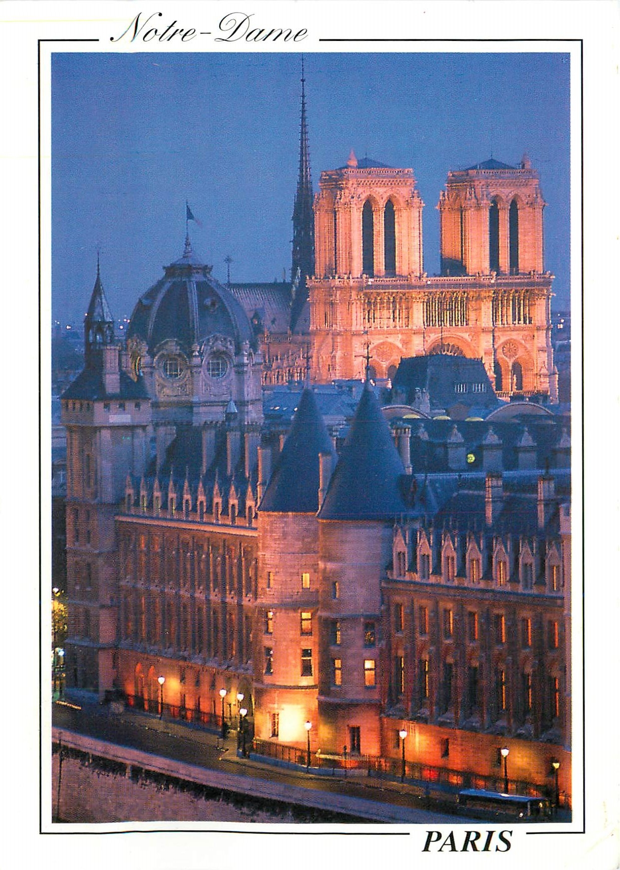 CPM Paris la nuit La Cathedrale Notre Dame 