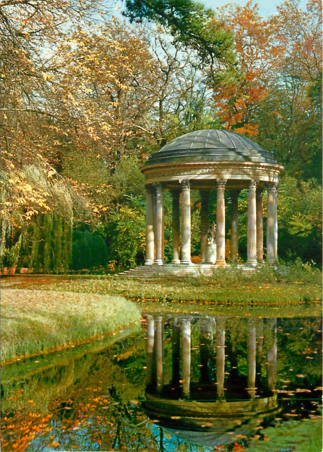 Château de Versailles — Le Petit Trianon. Le Temple de l'Amour — Éditions EPIC, ORAEGER, France