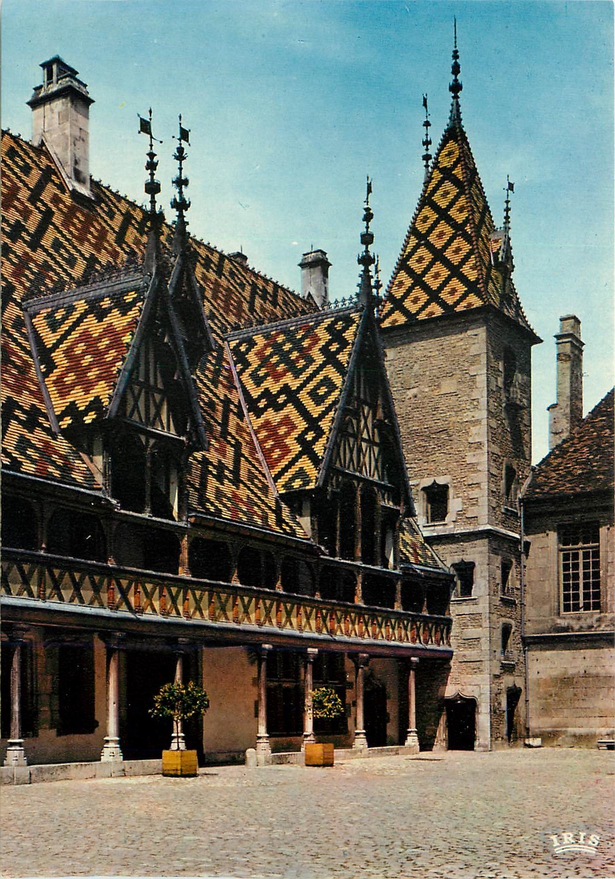 CPM Beaune Cote d'Or Hostel Dieu La Cour d'Honneur La Tour 