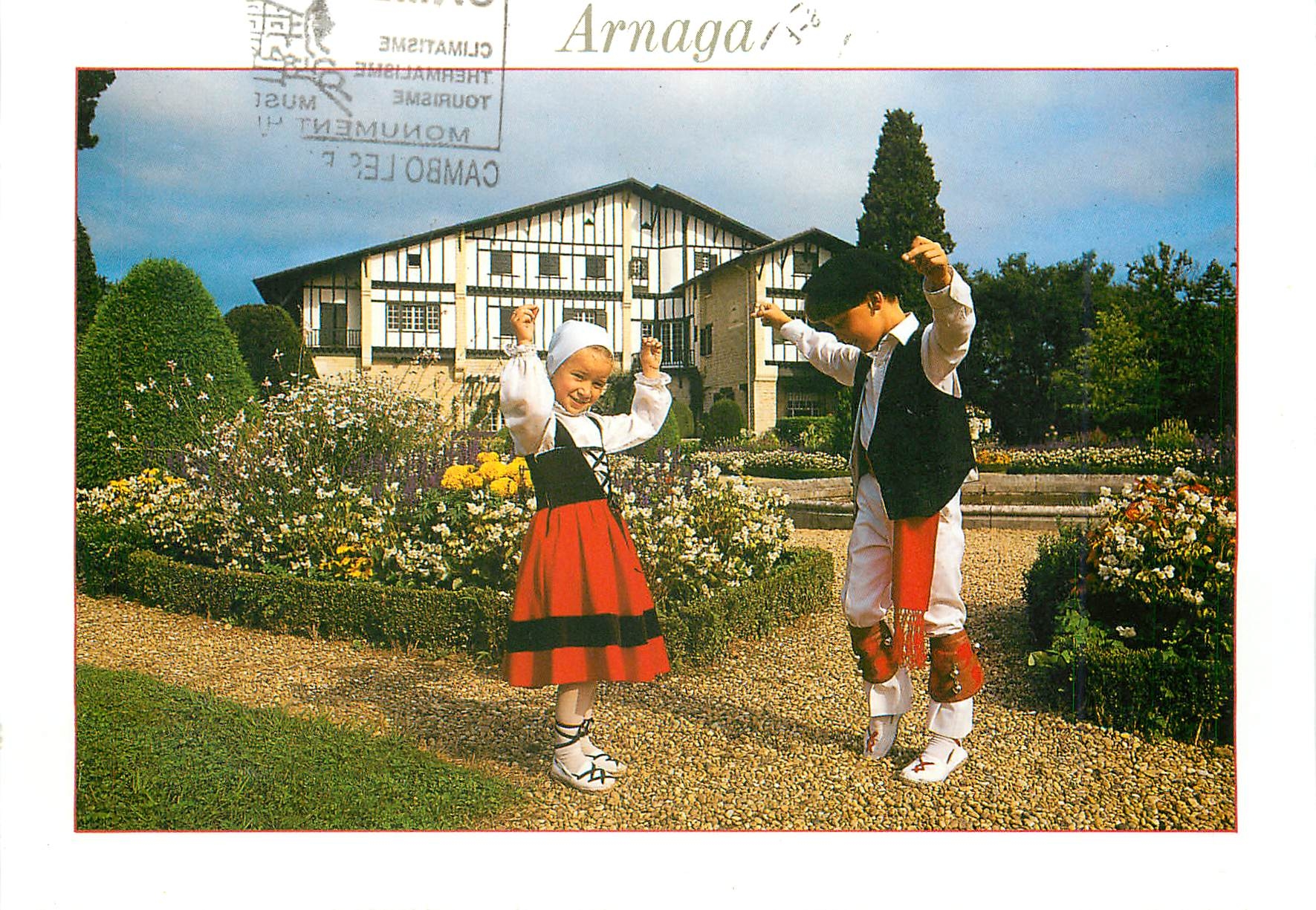 CPM Cambo Arnaga Deux Enfants en Costume Basque du Groupe Xinkako 