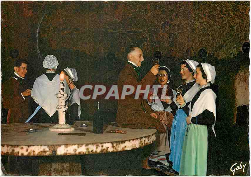 CPM Costumes Regionaux Tourangeaux Cave dans le Roc Reserves de Vins Vieux 