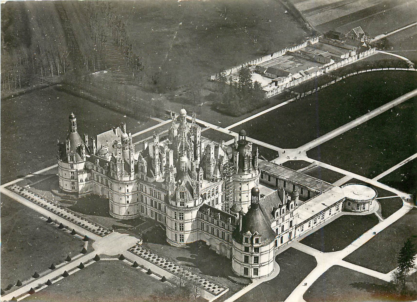 CPM Chambord Loir et Cher Le Chateau Ensemble au Nord Ouest Vue aerienne 