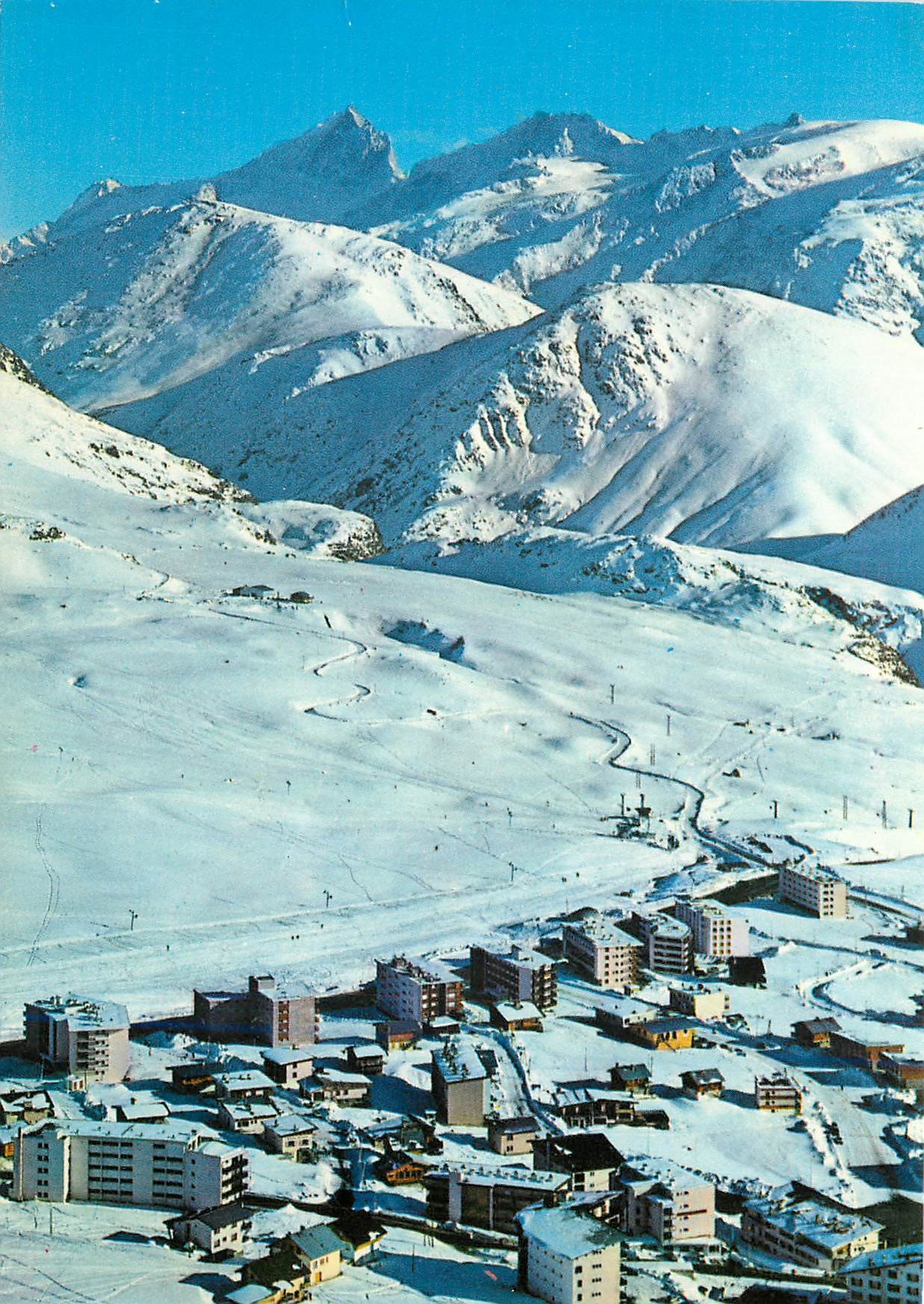 Alpe d'Huez (38-Isère) — Vue partielle de l'Altiport et du Grand Pic de la Méije (3983 m) — Grenoble Édition SPADEM