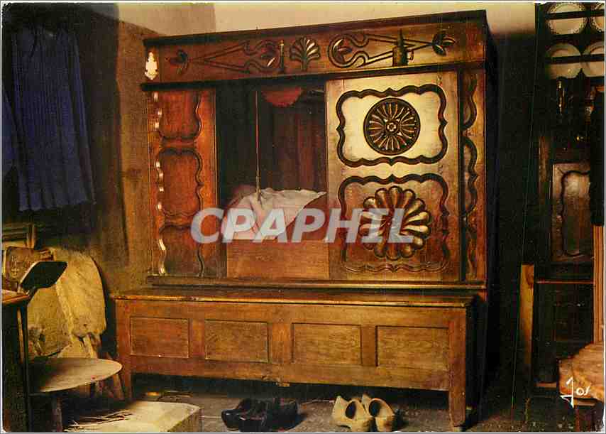 CPM Sizun Le lit clos Leonard dans le musee 