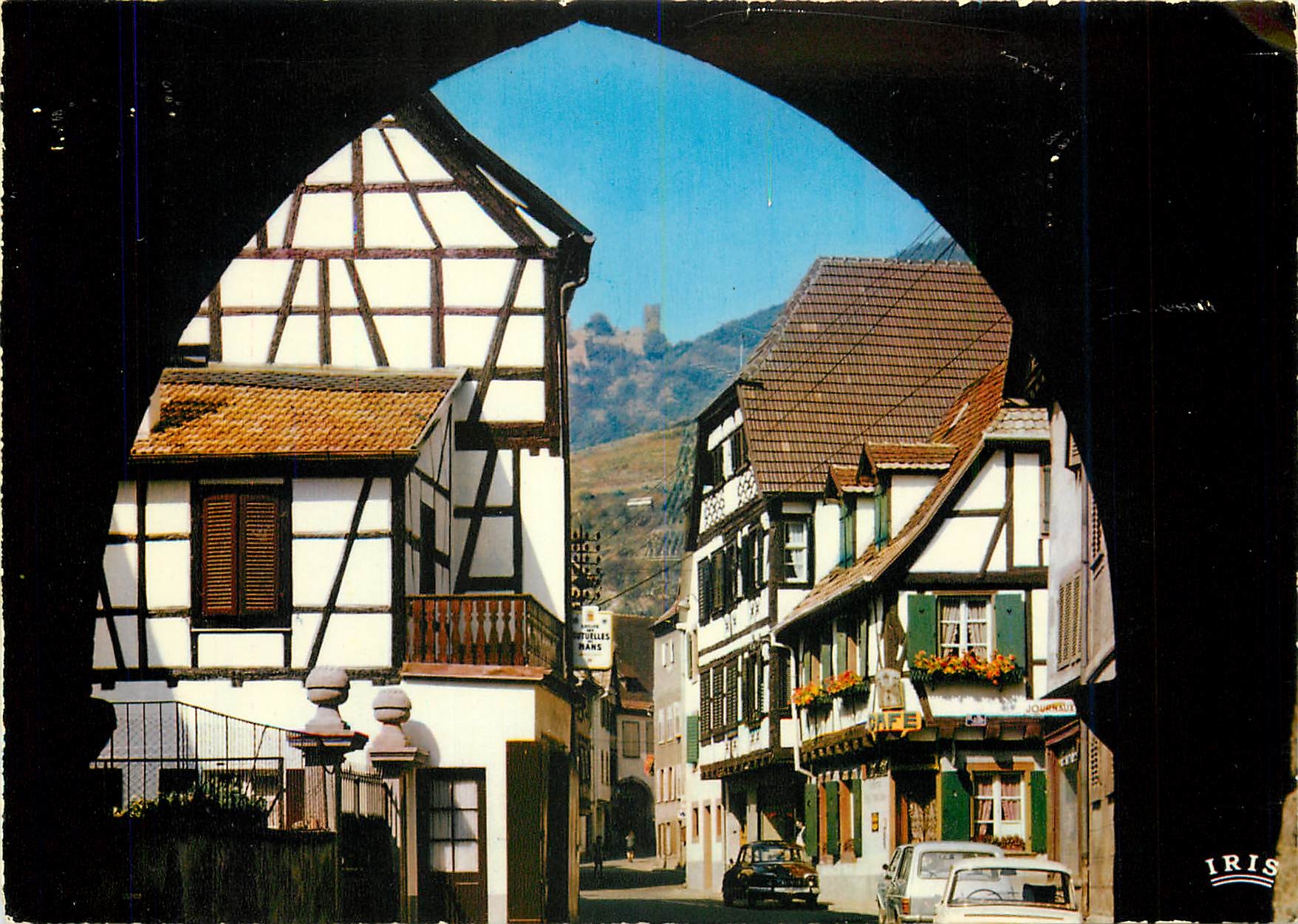 Ribeauvillé (Haut-Rhin) — Maisons pittoresques et château Saint-Ulrich vus depuis la voûte des Bouchers — Éditions d'Art Cigri, n° 68.269.112