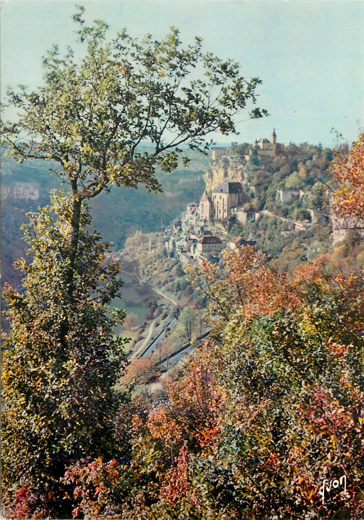 CPM Rocamadour Lot Le Village vu de la route de l'Hospitalet 