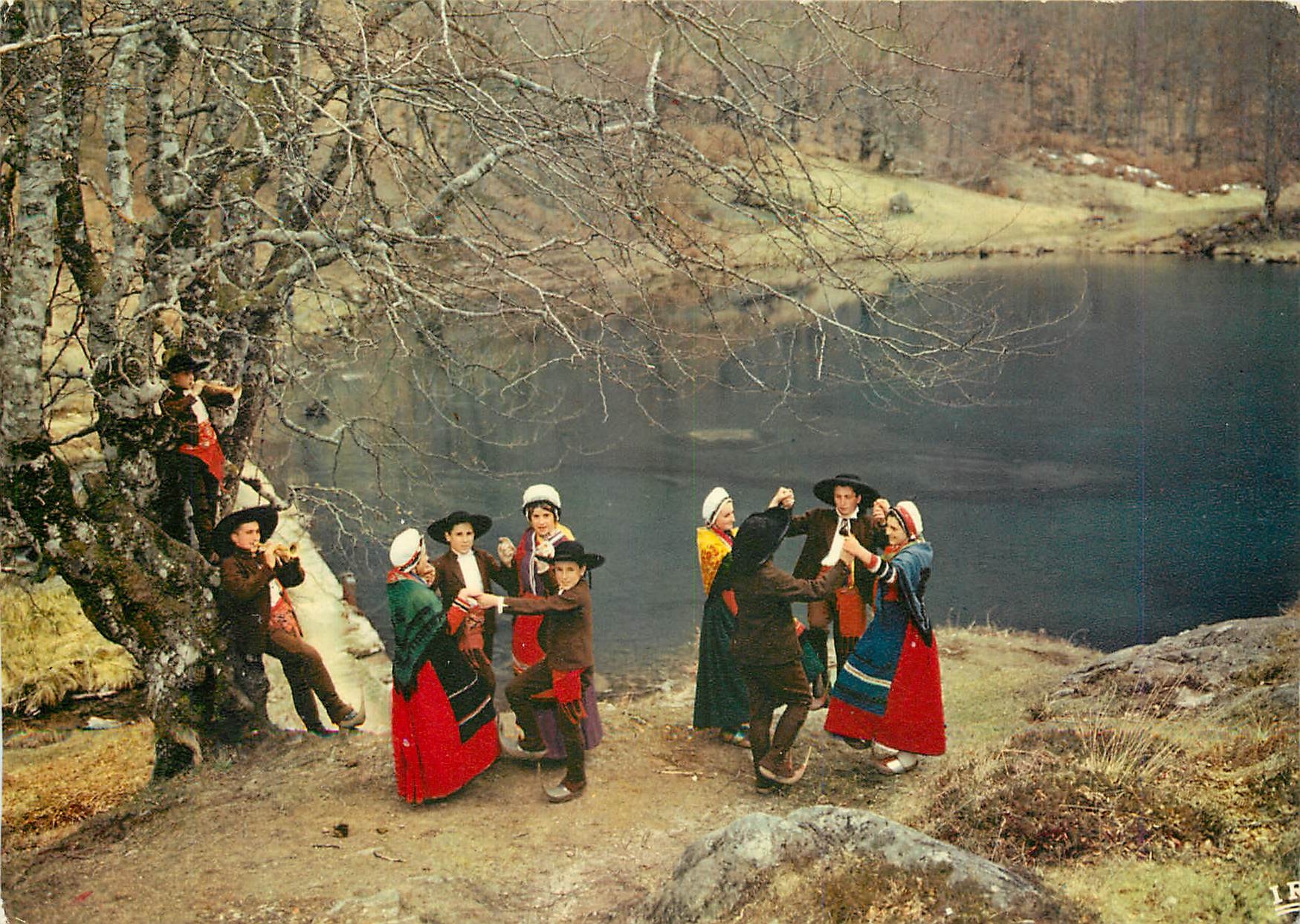 CPM Horizons de l'Ariege Vallee de Biros Sentein Danseurs Biroussans La Traversee 