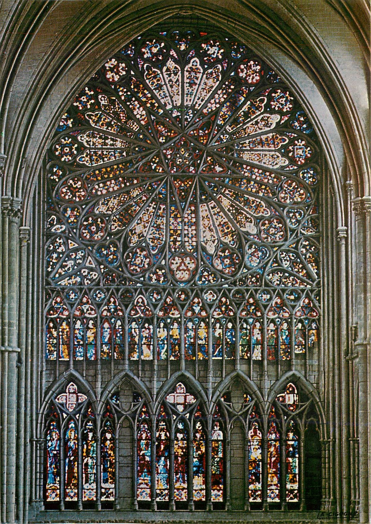 CPM Amiens Vitrail de la Cathedrale 