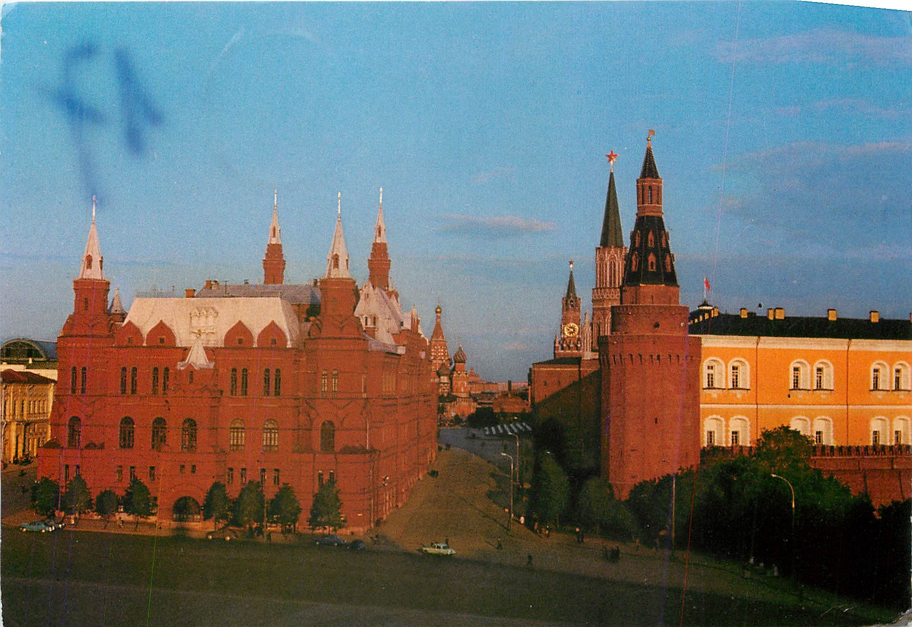 CPM Moscou Vue du Kremin et du Musee d'Histoire 