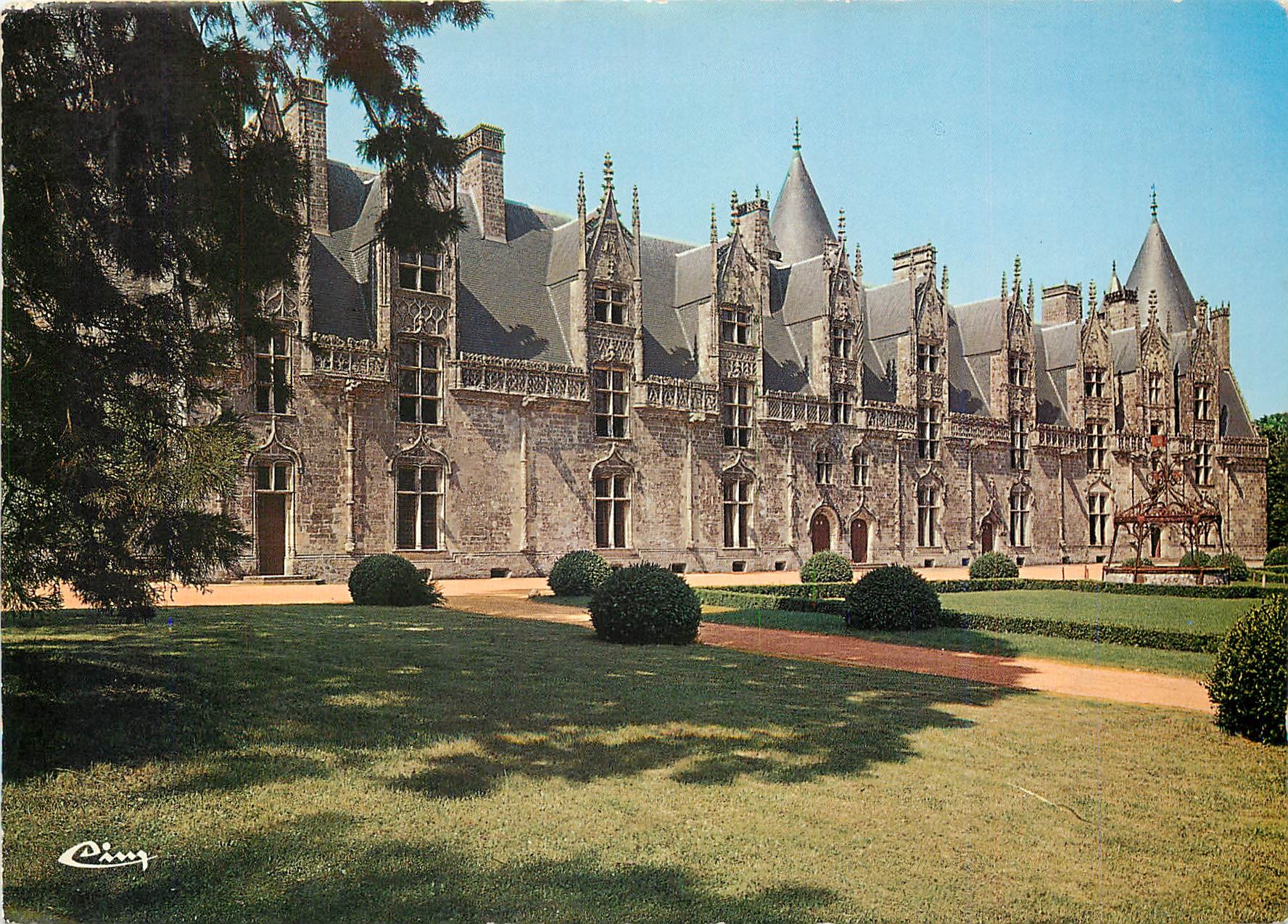 Château de la Baule — Vue intégrale de la façade — Cinq