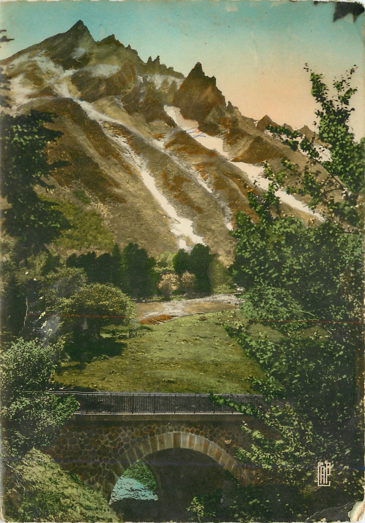 CPM Le Mont Dore Vue du Pic du Sancy prise du Pont de la Dore 