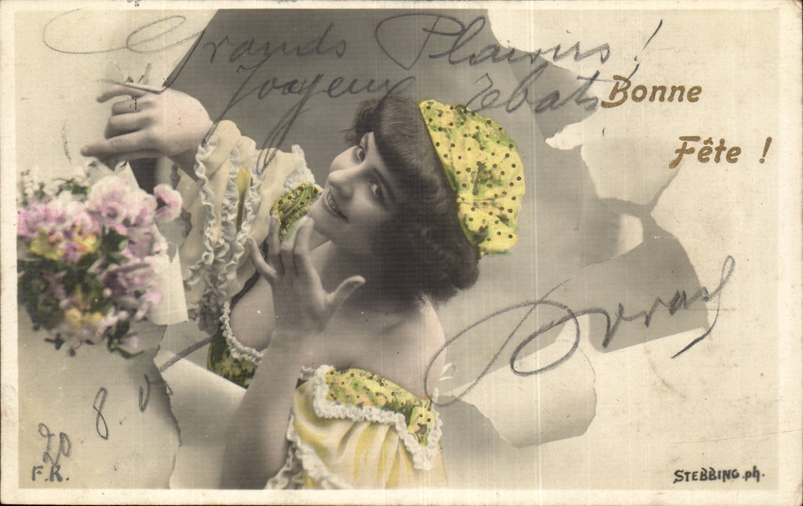 Jeune femme en robe jaune à pois — Stebbing.ph — n° 208