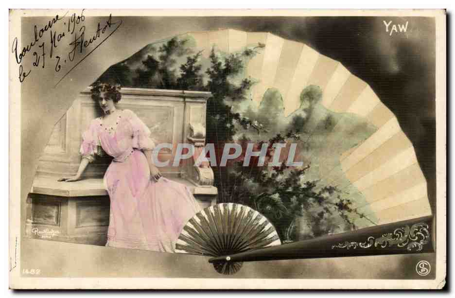Femme en robe rose — Courlouse — YAW
