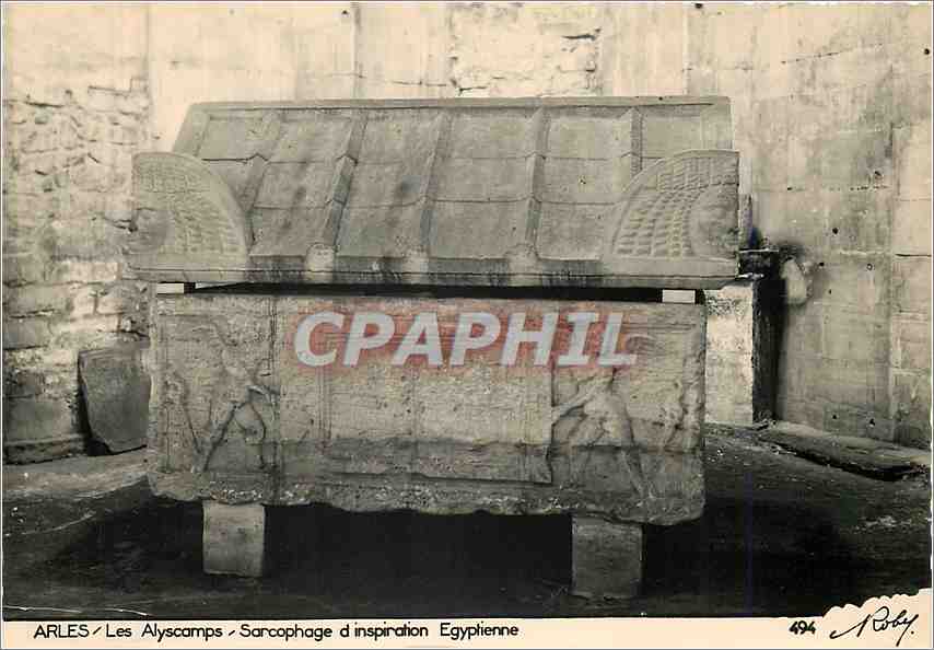 CPM Arles Les Alyscamps Sarcophage d'Inspiration Egyptienne 
