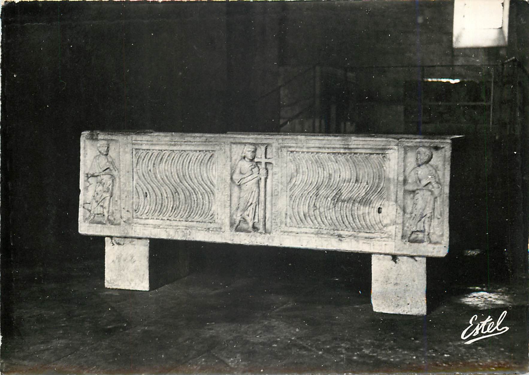 Arles — Les Alyscamps : Sarcophage Chrétien en Marbre (IVe Siècle) — Estel