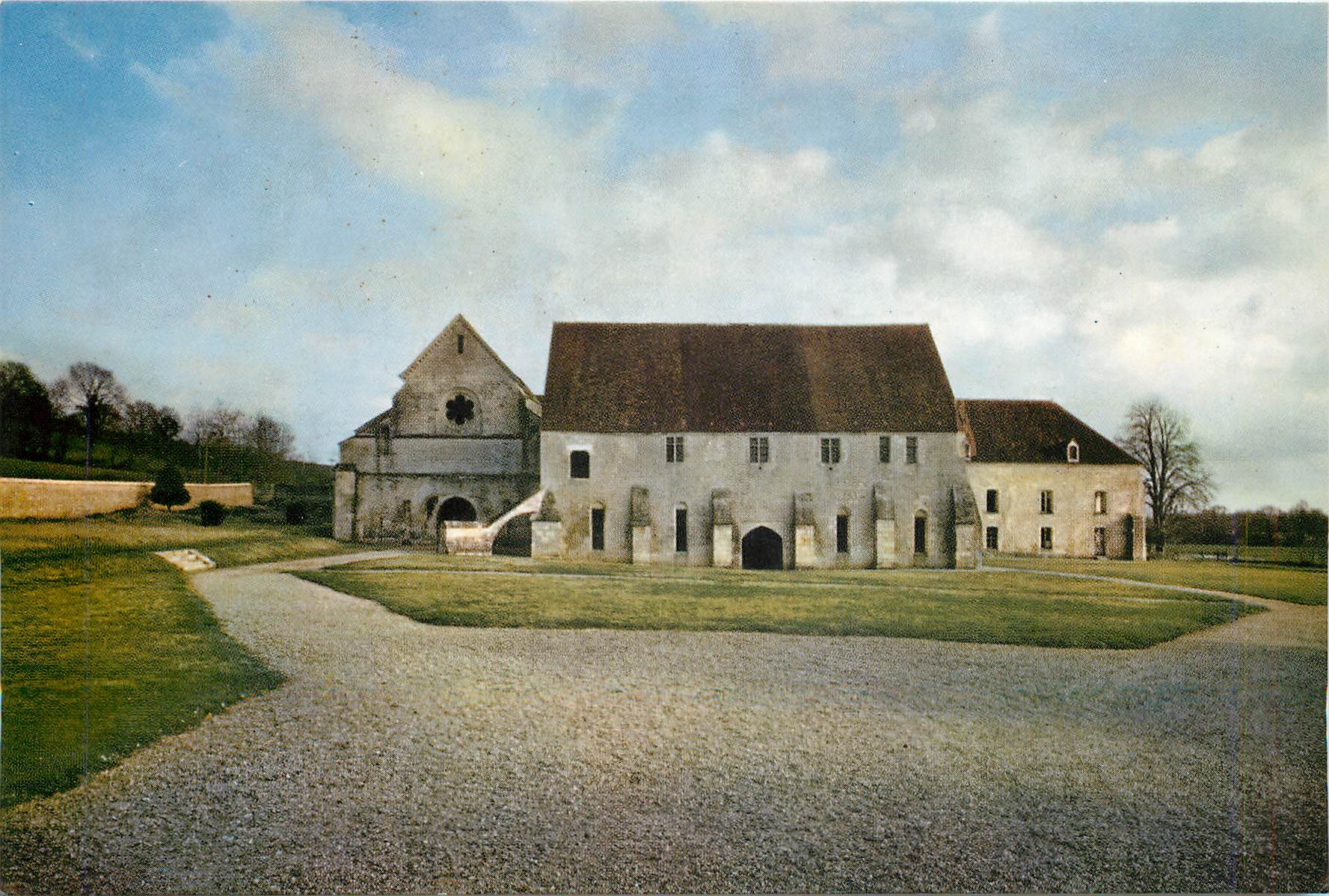 Abbaye de Noirlac (Cher) — Le cellier et l'église — Service Commercial Monuments Historiques, Grand Palais, Paris