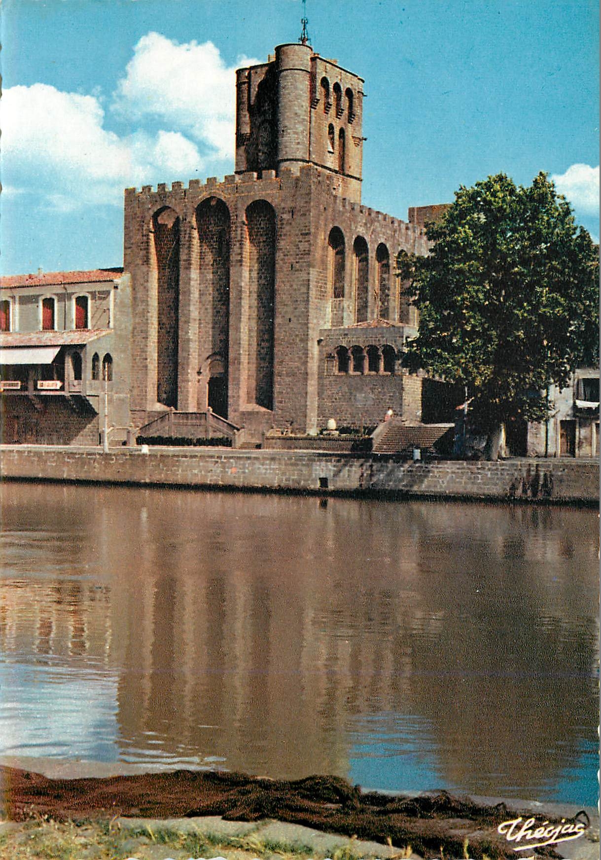 CPM Agde Herault La Cathedrale au bord de l'Herault 