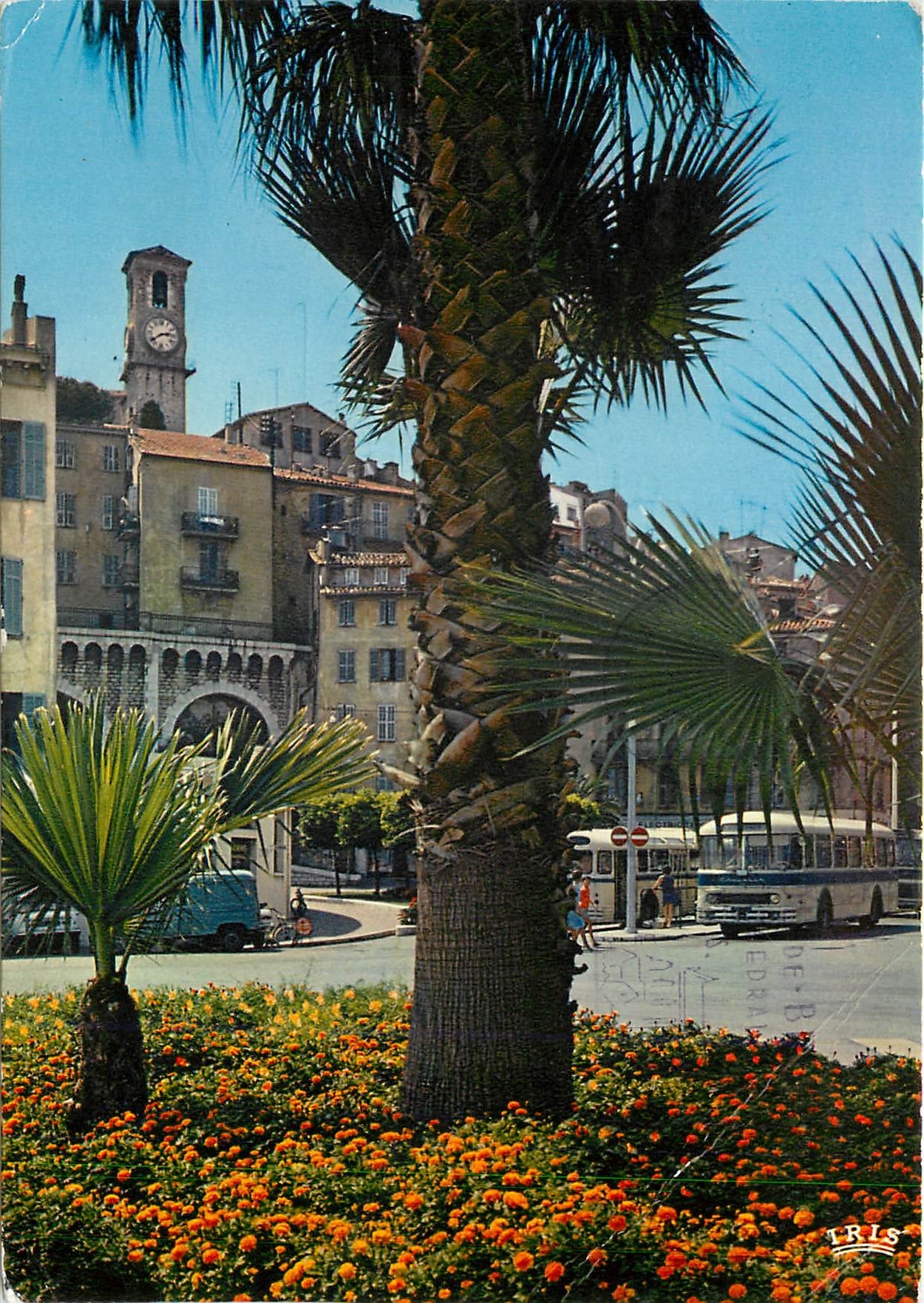 CPM Cannes A Mmes Place de l'Hotel de Ville 