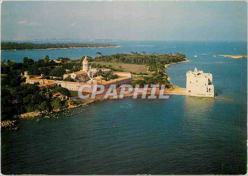 CPM Cannes Les Iles de Lerins au premiers plan le Monastere 