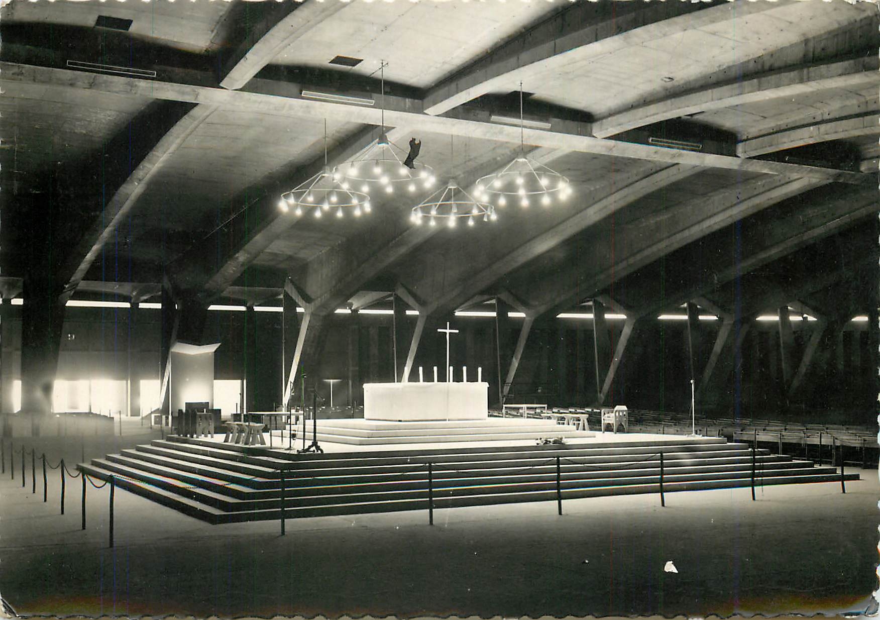 CPM Lourdes Hte Pyr La Basilique St Pie X 