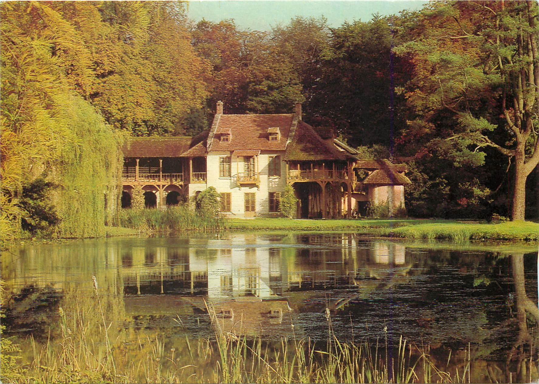 CPM Versailles Hameau de Trianon La Maison de la Reine et le Moulin 