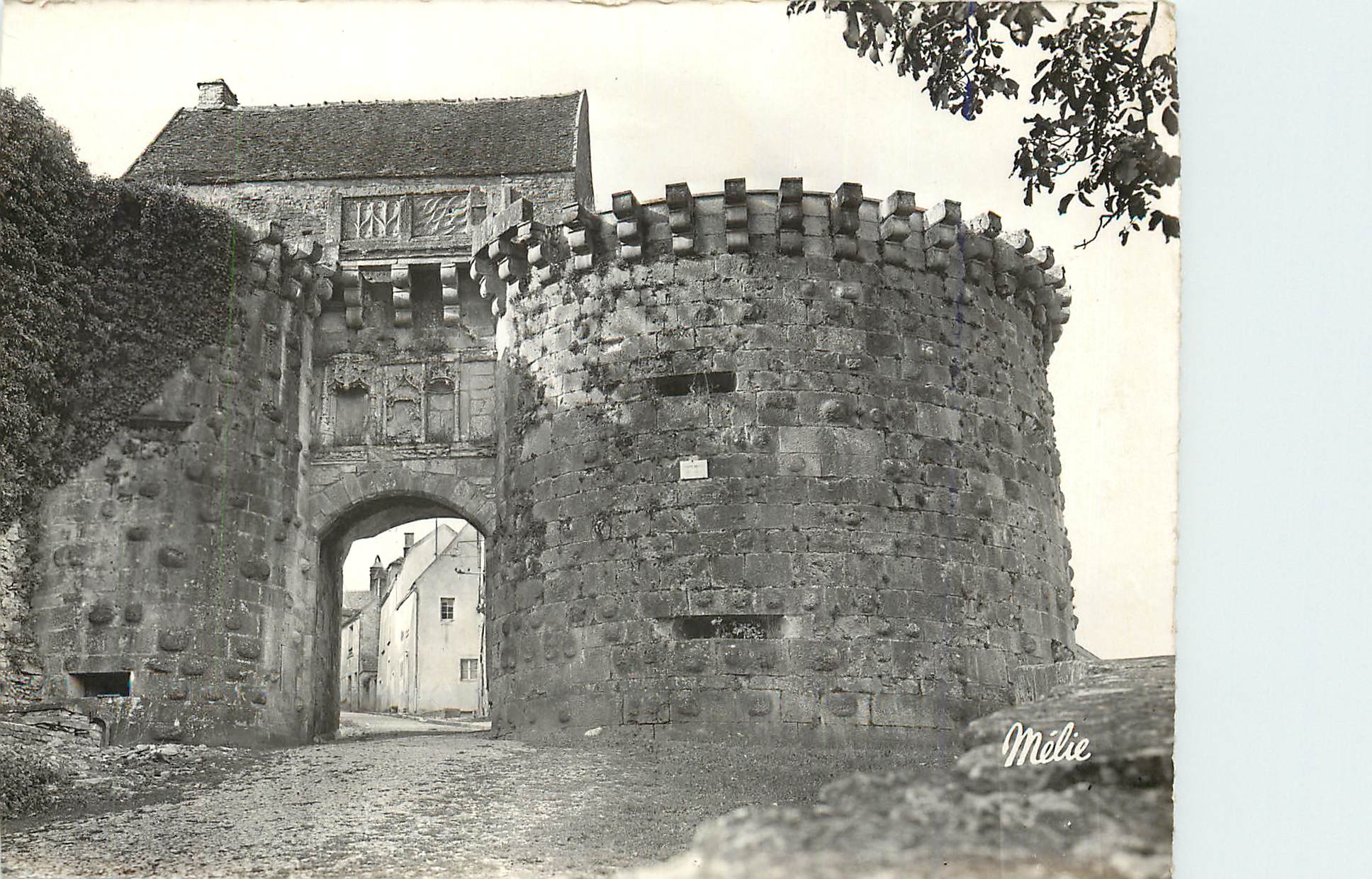Vézelay - Le Chemin de Ronde et la Porte Neuve — Vézelay (Yonne) — éditeur Mélie