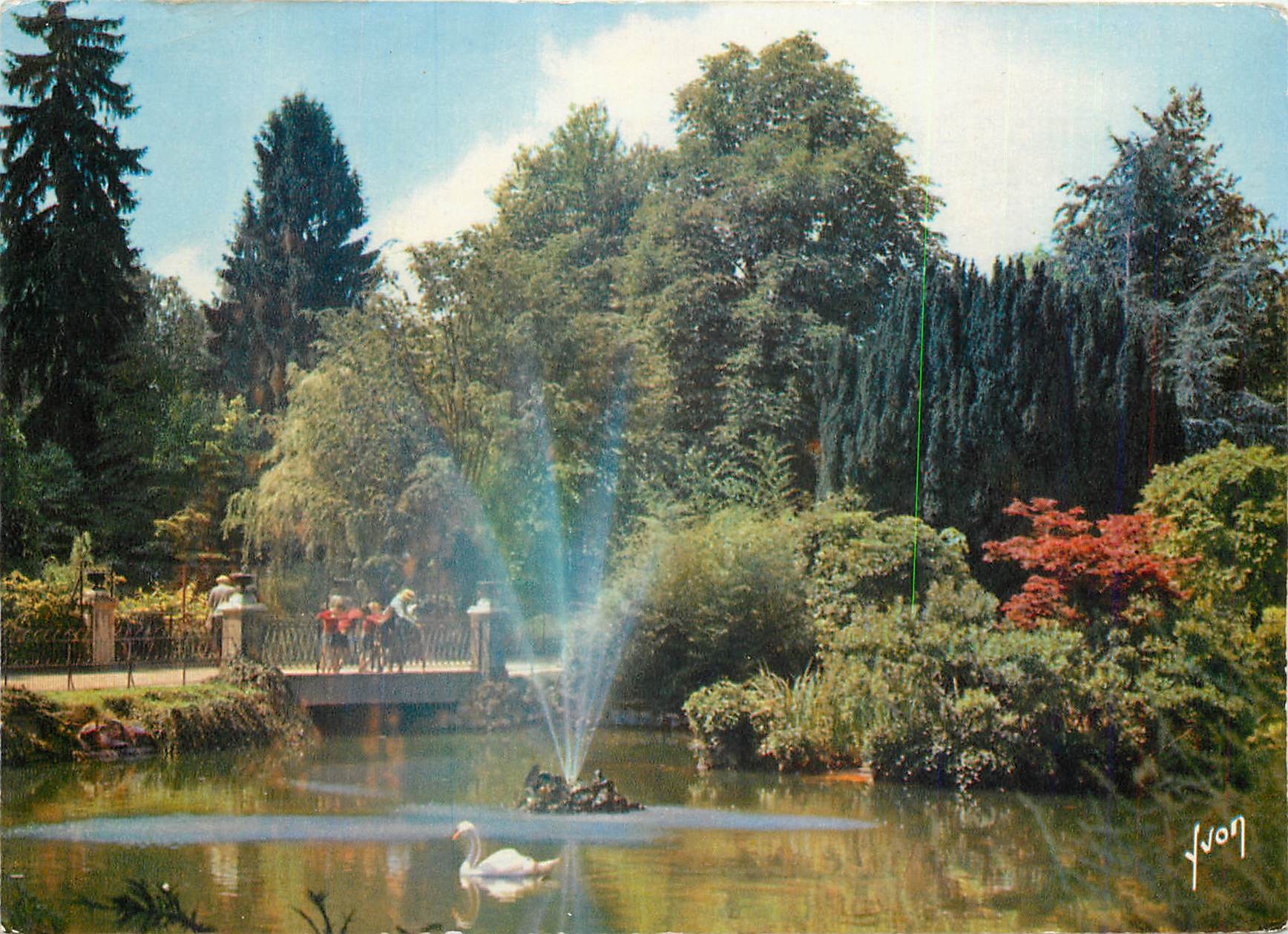 CPM Vichy Allier Un coin du Parc 