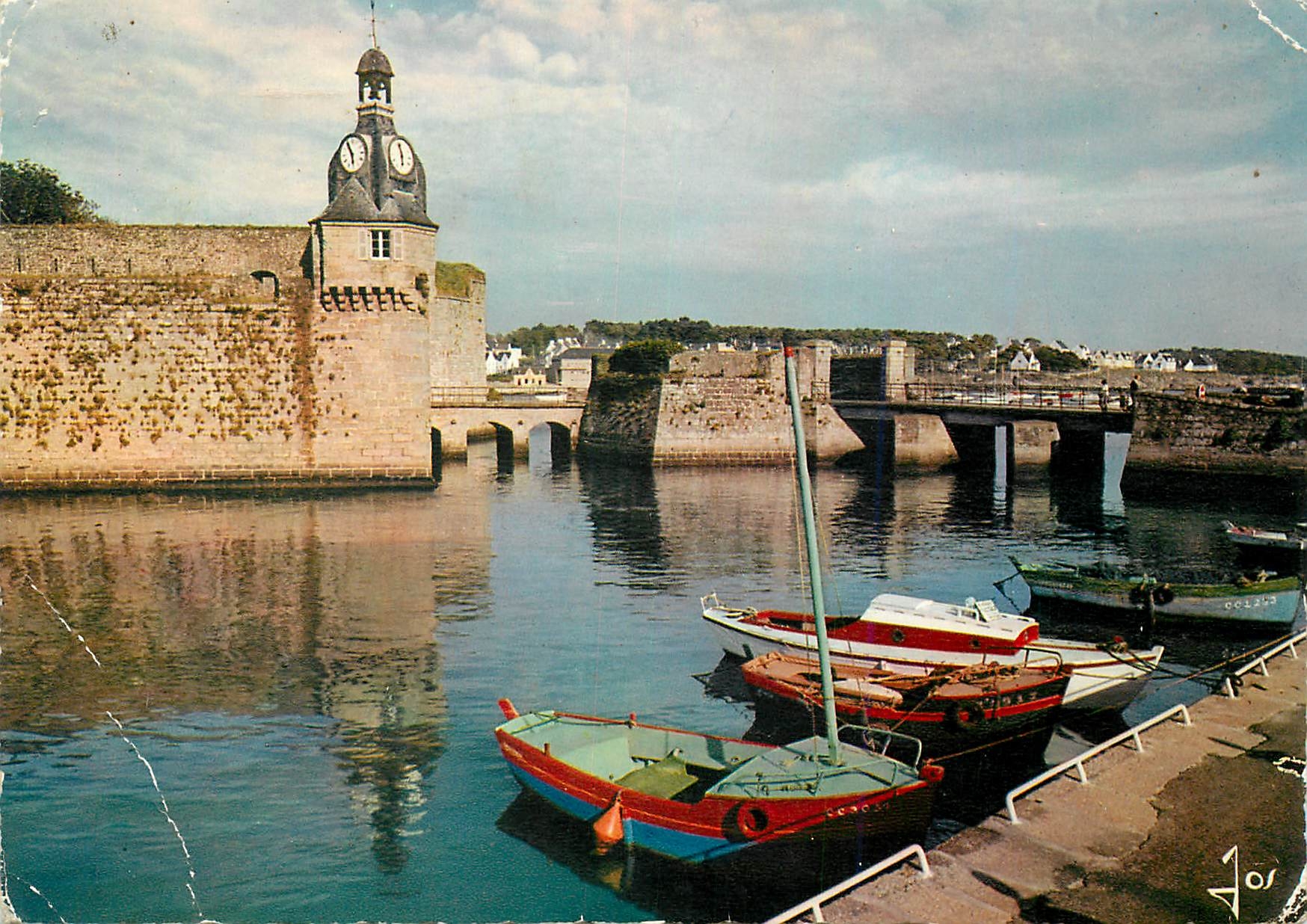 CPM Concarneau Sud Finistere Entree de la Ville Close Bateaux