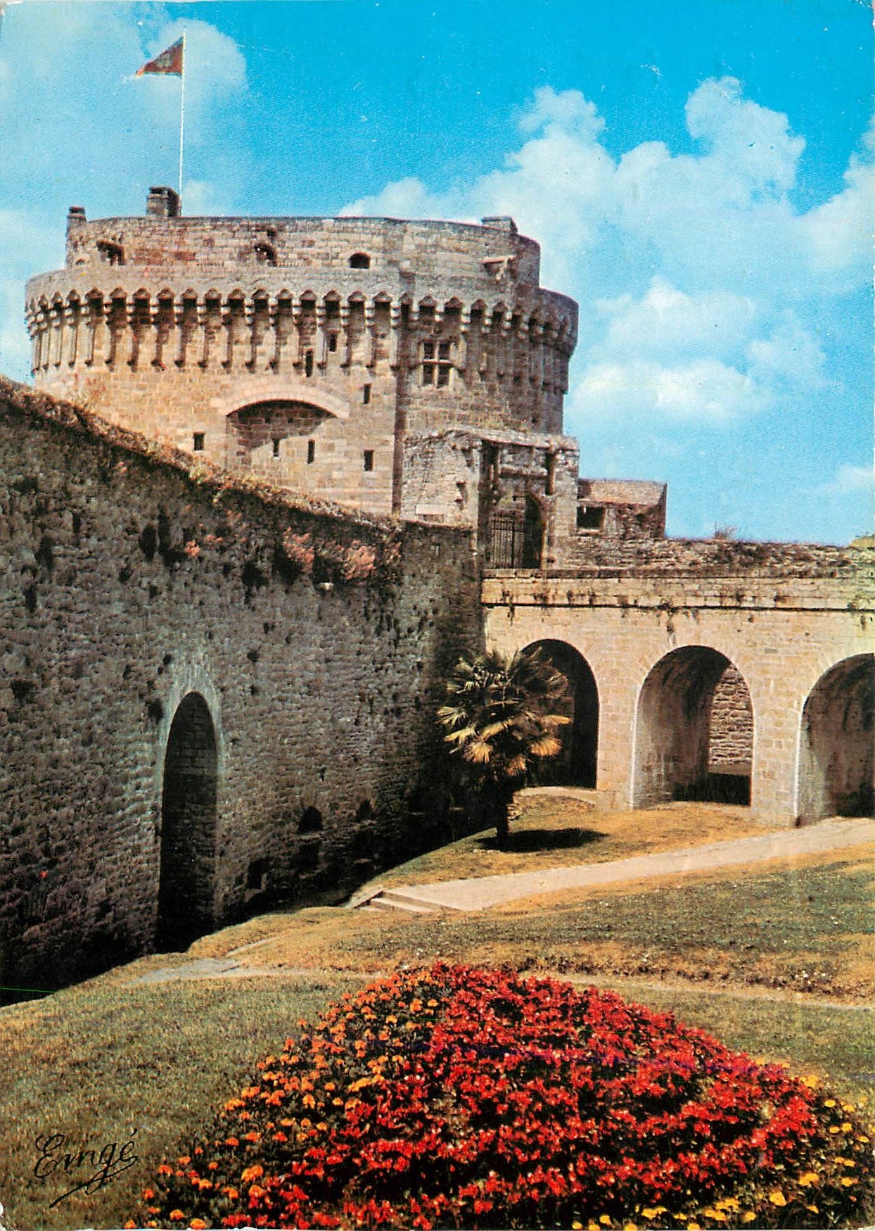 Dinan, Cité Médiévale — Le Château (XIVe s.) — Éditions Lyoncolor
