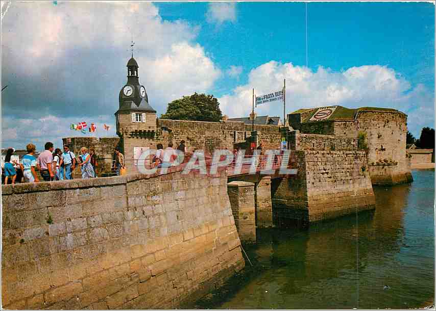 CPM Concarneau Sud Finistere Le beffroi et les Remparts 