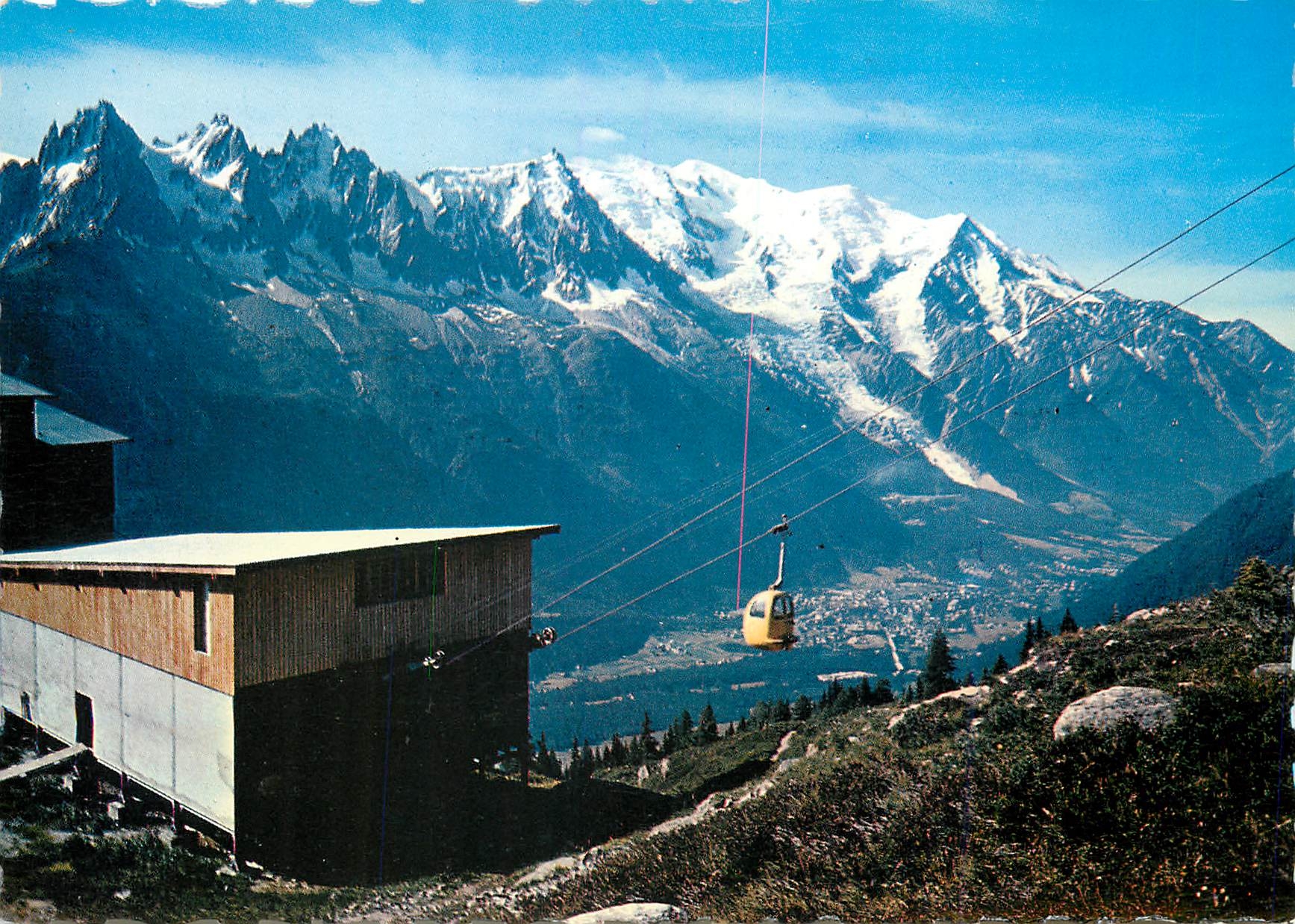 Vallee de Chamonix — Gare de départ du Télécabine de l'Index et vue sur Chamonix (1037 m.) les Aiguilles et le Mont Blanc (4807 m.) — Édition J. Cellard