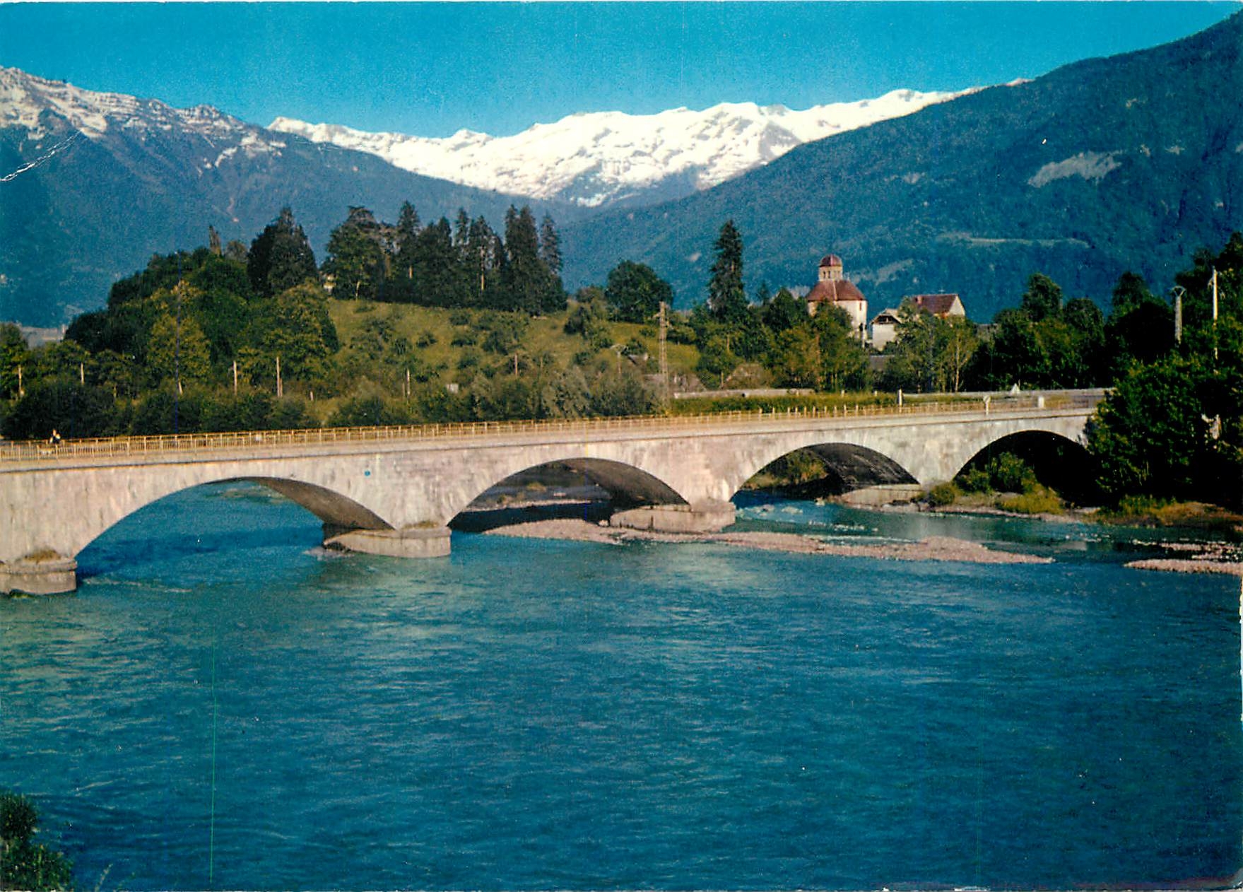 CPM Chamousset Savoie L'Isere le pont Royal et l'Eglise de Chamousset 