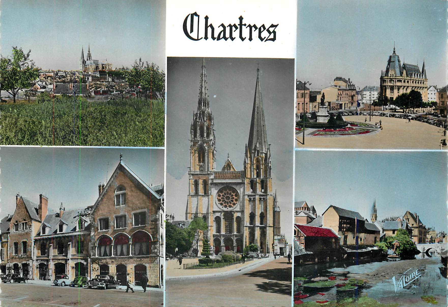 CPM Les Merveilles de Chartres Eure et Loir Vue generale Place des Epars Maisons anciennes La Cathed