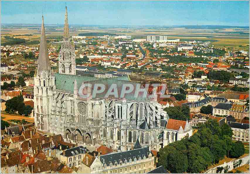 CPM Les Merveilles de Chartres Eure et Loir La Cathedrale vue d'Avion 